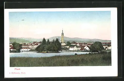 AK Pisek, Blick von den Feldern auf die Kirche in der Stadt