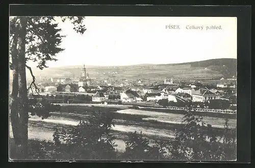 AK Pisek, Celkovy Pohled, Blick vom Waldrand zur Kirche