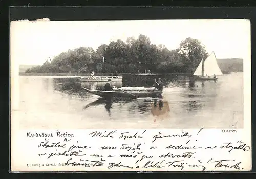 AK Kardasova Recice, Ostrov, kleine Boote auf dem Fluss