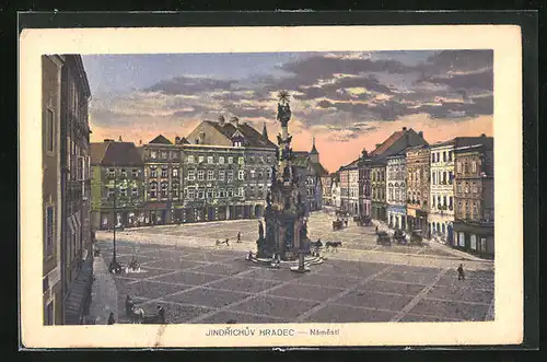 AK Neuhaus / Jindrichuv Hradec, Namesti mit Ehrenmal vor dem Rathaus