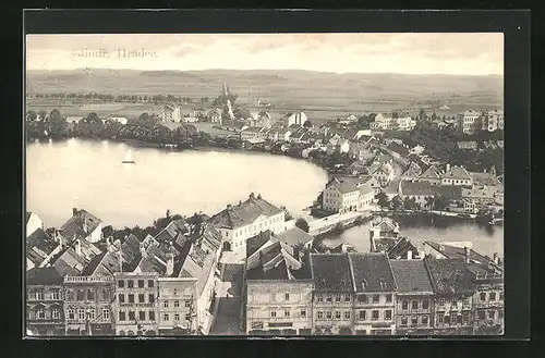 AK Neuhaus / Jindrichuv Hradec, Generalansicht der Stadt, kleines Segelboot auf dem See