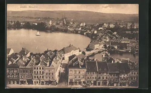 AK Neuhaus / Jindrichuv Hradec, Blick über die Wohnhäuser der Stadt auf den See