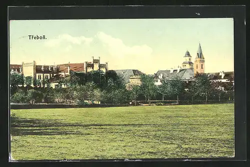 AK Trebon, Stadtansicht mit der Kirche von den Feldern aus