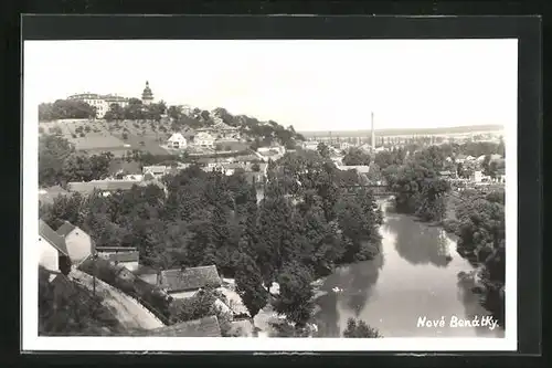 AK Nove Benatky, Blick über den Fluss auf die gesamte Stadt