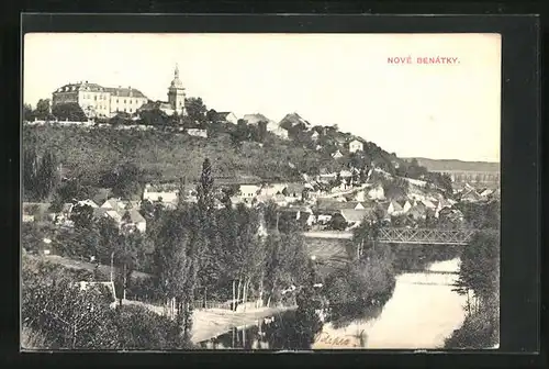 AK Nove Benatky, Blick zum Schloss über der Stadt