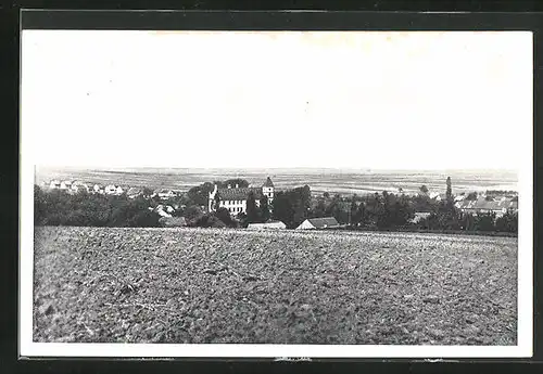 AK Radim, Blick von den Feldern auf den Ort