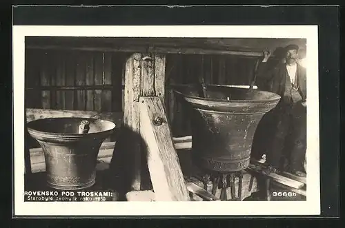 AK Rovensko pod Troskami, Starobyle zvony z roku 1630, Glocken