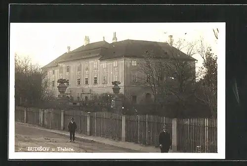 AK Budisov u Trebice, Blick zum Schloss