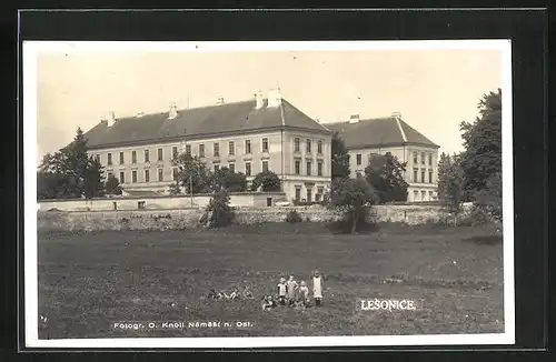 AK Lesonice, Gebäudeansicht