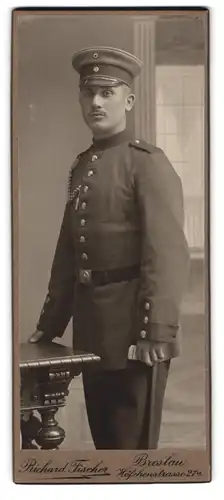Fotografie Richard Fischer, Breslau, Höfchenstrasse 27a, Soldat mit Schützenschnur des IR 169