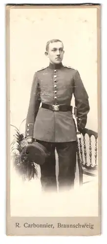 Fotografie R. Carbonnier, Braunschweig, Soldat mit Bajonett und Portepee, IR 92