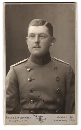 Fotografie Franz Langhammer, Magdeburg, Breite-Weg 21-22, Soldat des IR 26 im Portrait