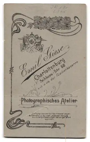 Fotografie Emil Giese, Berlin-Charlottenburg, Schlossstrasse 68, Gardesoldat mit Bajonett des IR 101