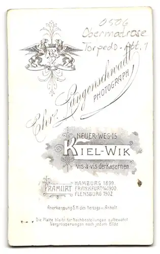 Fotografie Chr. Langenschwadt, Kiel-Wik, Neuer Weg 15, Ober-Matrose & Mützenband Torpedo-Abt. 1