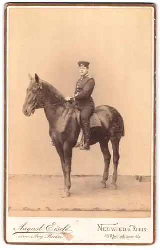 Fotografie August Eisele, Neuwied / Rhein, Rheinstrasse 45, Landwehr-Soldat zu Pferd Inf. Rgt. 29