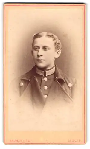 Fotografie A. Naumannn, Leipzig, Dorotheenstr. 12, Kadett Neubert im Inf.-Rgt. 106