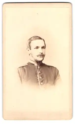 Fotografie Hermann Selle, Potsdam, Yorkstrasse 4, Portrait Uffz. in Uniform