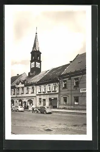 AK Chotebor, Radnice, Autos am Rathaus