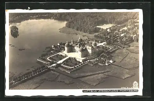 AK Moritzburg, Luftbild vom Jagdschloss, Fliegeraufnahme