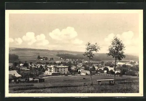 AK Svratka, Ortsansicht mit Umgebung