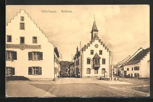 AK Stühlingen, Gasthaus zum Rebstock mit Rathaus