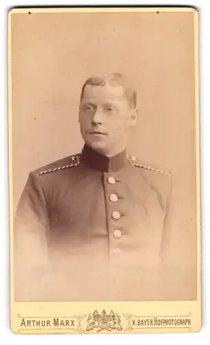 Fotografie Arthur Marx, München, Residenzstrasse 12, Einjährig-Freiwilliger des bayer. Inf. Rgt. 21