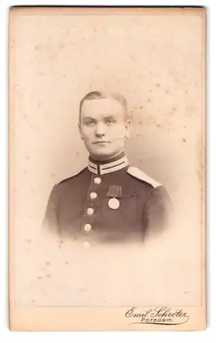 Fotografie Emil Schröter, Potsdam, Schlossstrasse 1-3, Soldat mit Orden, 1. Grade Gren. Rgt. zu Fuss
