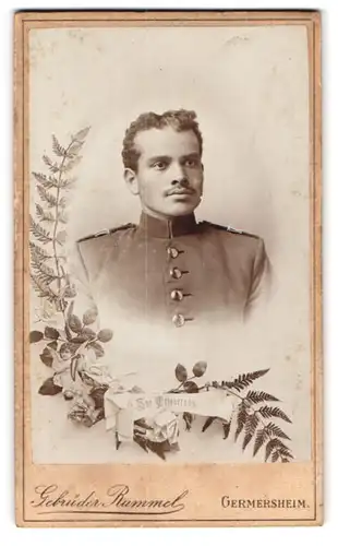 Fotografie Gebrüder Rummel, Germersheim, Soldat mit feinem Schnauzbart, bayer. IR 17