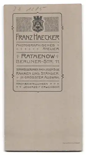 Fotografie Franz Haecker, Rathenow, Berlinerstr. 11, Jäger in Uniform mit Tschako, Bajonett & Portepee, Rgt. 3