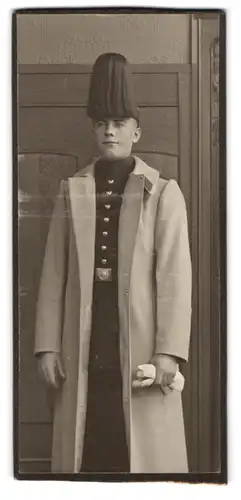 Fotografie G. Klimmer, Bückeburg, Ulmenallee, Jäger in Uniform mit Paradebusch, Regiment 7