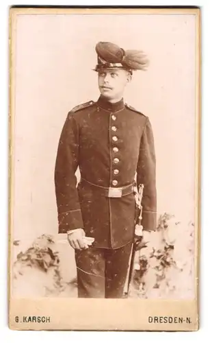 Fotografie G. Karsch, Dresden, Gr. Meissenerstr. 17, Jäger in Uniform mit tschako Sachsen, Inf.-Rgt. 13