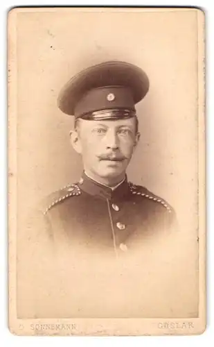 Fotografie O. Sonnemann, Goslar, Portrait Jäger Einjährig Freiwilliger in Uniform mit Schirmmütze, Rgt. 10