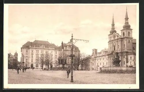 AK Jihlava /Iglau, Masarykplatz mit Ignazkirche und Post-Sparkasse