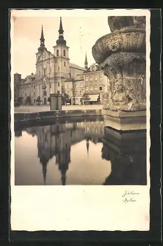 AK Iglau, Masarykplatz mit Kirche und Wasserkasten