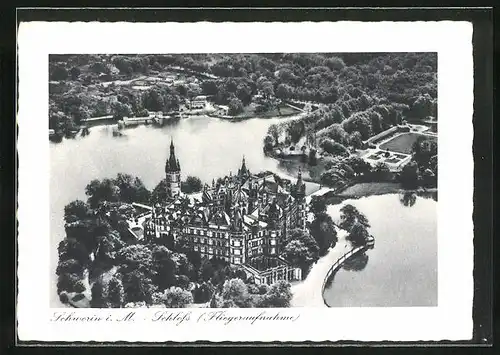 AK Schwerin i. M., Fliegeraufnahme vom Schloss