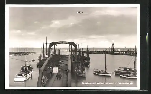 AK Wilhelmshaven, Nassaubrücke mit Booten