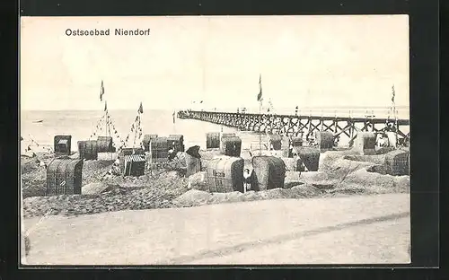 AK Niendorf, Strandpartie, Strandkörbe, Seebrücke
