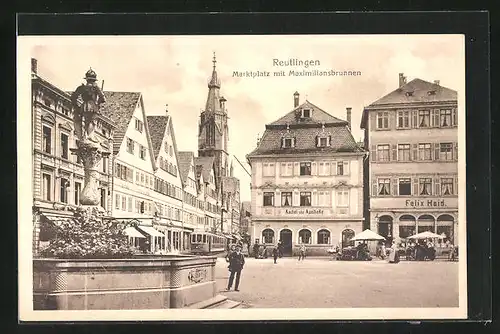 AK Reutlingen, Marktplatz mit Geschäften, Kachel`scher Apotheke und Maximiliansbrunnen, Strassenbahn