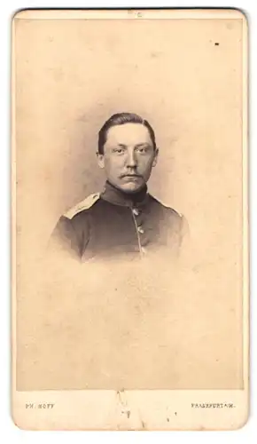 Fotografie Ph. Hoff, Frankfurt a. M., Soldat mit pomadisiertem Haar, Inf. Rgt. 34