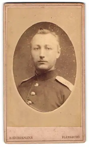 Fotografie H. Kriegsmann, Flensburg, Grosse Strasse 75, Junger Soldat mit pomadisiertem Haar, IR 86