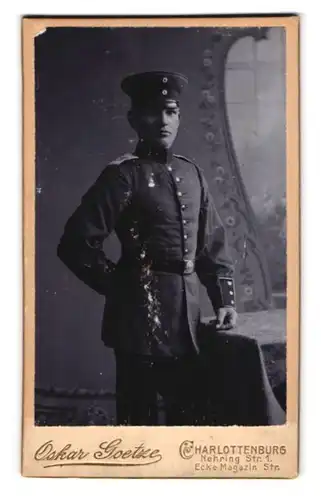 Fotografie Oskar Goetze, Berlin-Charlottenburg, Nehringstrasse 1, Junger Soldat des Inf. Rgt. 151