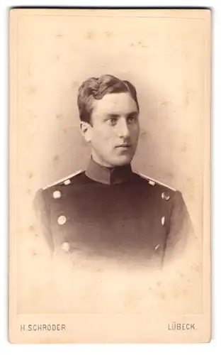 Fotografie H. Schröder, Lübeck, Beckergrube 150, Soldat mit pomadisiertem Haar, IR 76