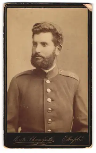 Fotografie Moritz Schweisfurth, Elberfeld, Herzogsstrasse 41, Bärtiger Soldat des Inf. Rgt. 60