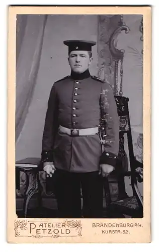 Fotografie Paul Petzold, Brandenburg / Havel, Kurstrasse 52, Artillerist in Uniform Feld.-Art.-Rgt. 3