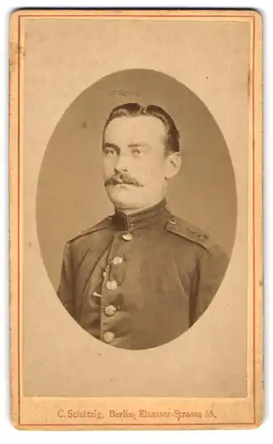 Fotografie C. Schätzig, Berlin, Elsasserstr. 55, Artillerist in Uniform im 2. Garde-Feld.-Art.-Rgt.