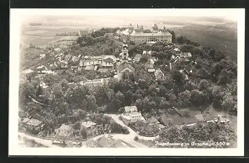AK Augustusburg /Erzgebirge, Fliegeraufnahme der Burg mit Umgebung