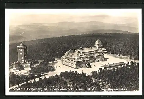 AK Oberwiesenthal, Gasthaus Berghaus Fichtelberg, Fliegeraufnahme