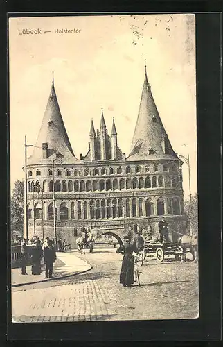 AK Lübeck, Passanten am Holstentor