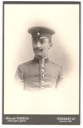 Fotografie Atelier Karsch, Dresden, Antonstr. 2, Soldat in Uniform, Uffz. Einjährig Freiwilliger im Inf.-Rgt. 177