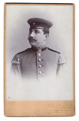 Fotografie J. Christoph, Colmar / Elsass, Schlüsselstr. 18, Musiker Uffz. in Uniform mit Schwalbennest